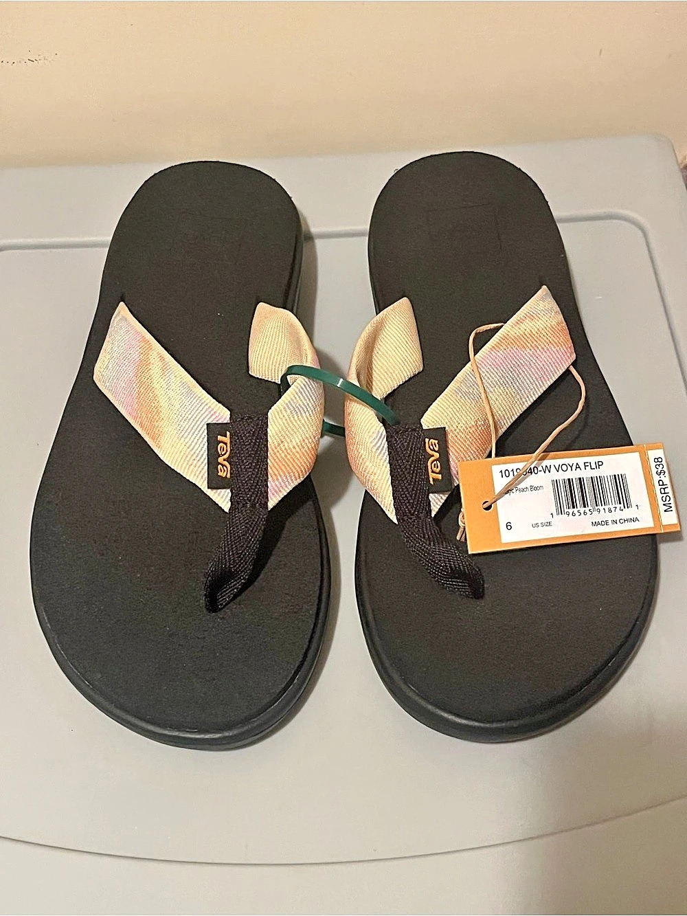 Teva Voya Flip Sandals in Black & Pink US 6
